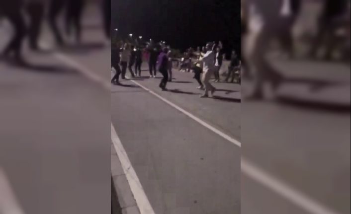 (Özel) Kadıköy’de önce oyun havası oynadılar, sonra tekme tokat kavga ettiler