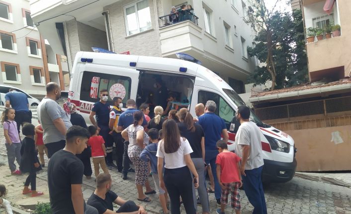 (Özel) Küçükçekmece’de genç kız yangında mahsur kaldı: 2 kişi de yaralandı