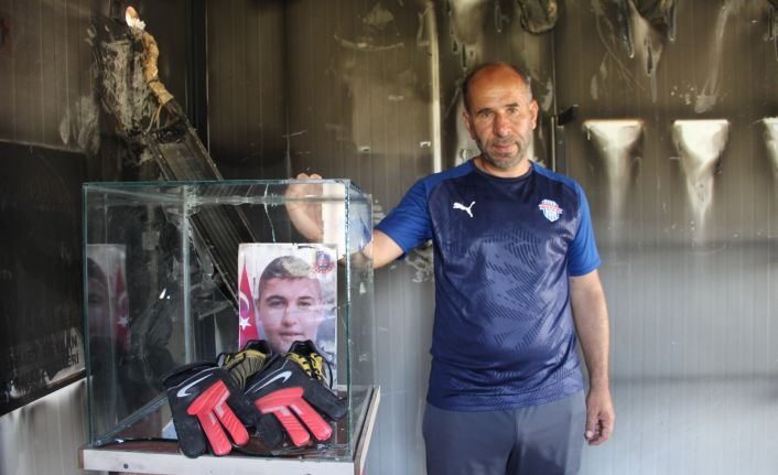 (ÖZEL)Yangında bir tek şehidin emanetleri ve Türk bayrağı yanmadı