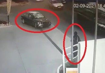 Polisten kaçan 2 kişi araçla servis bekleyen genç kadına çarptı
