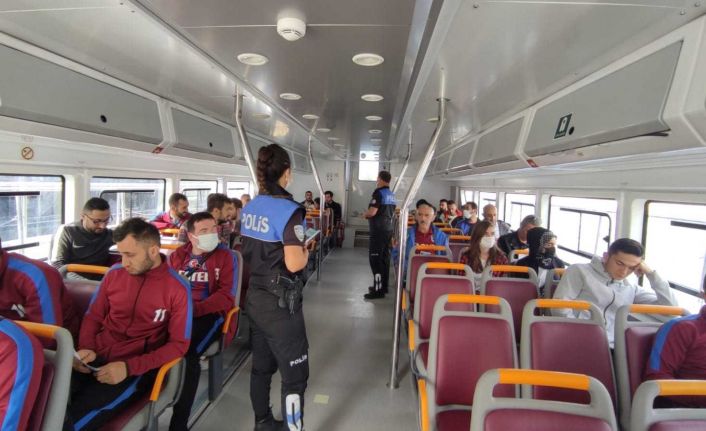 Polisten vatandaşlara dolandırıcılık ve hırsızlık bilgilendirmesi