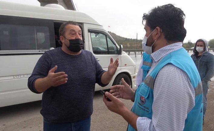 Pozitif yolcu taşıyan sürücünün bahanesi pes dedirtti: “HES kodu sorgulayamam, çünkü benim telefonum eski”