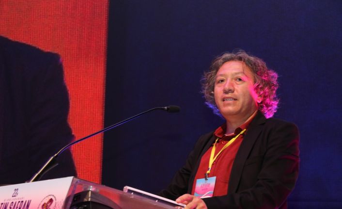 Prof. Dr. Akbulut: “Belgesel sinema insanlar ve toplumsal sorunlar var oldukça yaşayacak bir sanat”