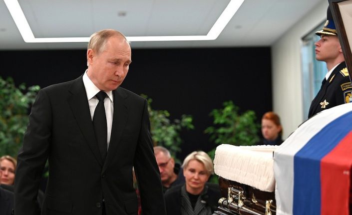 Putin, tatbikatta ölen Rus Bakan Ziniçev’in veda törenine katıldı