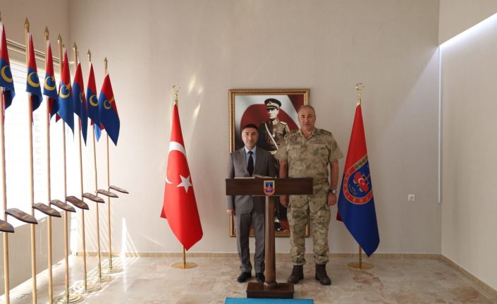 Rektör Demir Batman İl Jandarma Komutanı Kıdemli Albay Hakan Başkaya ile bir araya geldi