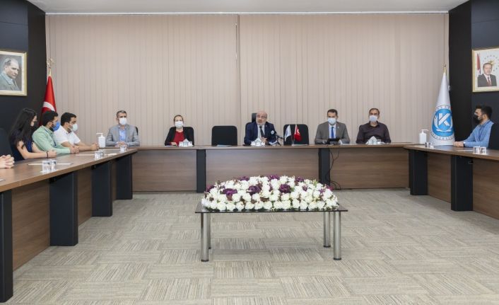 Rektör Karamustafa staj seferberliği kapsamındaki stajyer öğrencileri kabul etti