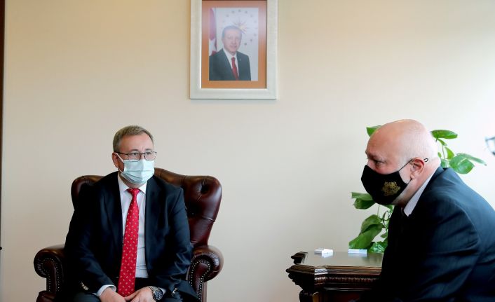 Rektör Tabakoğlu: “Ailemizden birinin Bakanlık görevini üstlenmesi bizi çok mutlu etti”