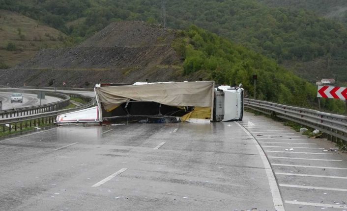 Samsun’da tır kamyonla çarpıştı: 2 yaralı