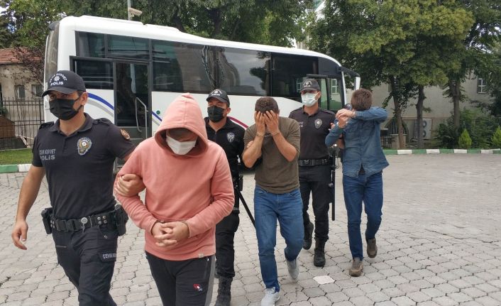 Samsun’da uyuşturucu ticaretinden 3’ü kamu görevlisi 6 kişi adliyeye sevk edildi