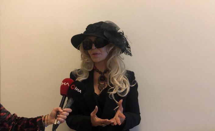 ‘Sanal aşk oyunu’ davasında ‘Sisi’ lakaplı Seyhan Soylu hakkında yakalama kararı