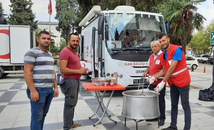 Sarıgöl’de kan bağışı kampanyasında aşure ikramı