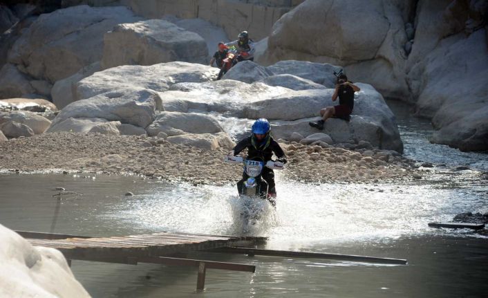 Sea To Sky Enduro Motosiklet Yarışları’nda 35 ülkeden yaklaşık 350 sporcu katılacak.