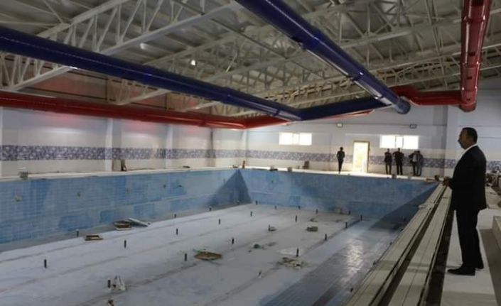 Şemdinli’deki yarı olimpik yüzme havuzu bitme aşmasına geldi