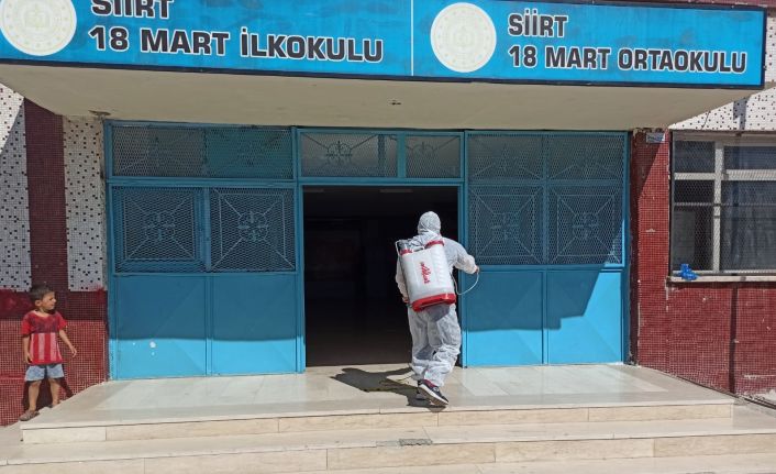 Siirt Belediyesi okullarda dezenfektan çalışmalarını hızlandırdı