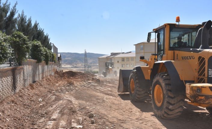 Siirt kent merkezinde yol genişletme ve kavşak çalışmaları devam ediyor