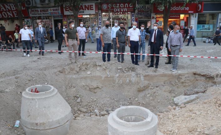 Siirt Valisi Hacıbektaşoğlu kent merkezinde devam eden çalışmaları denetledi