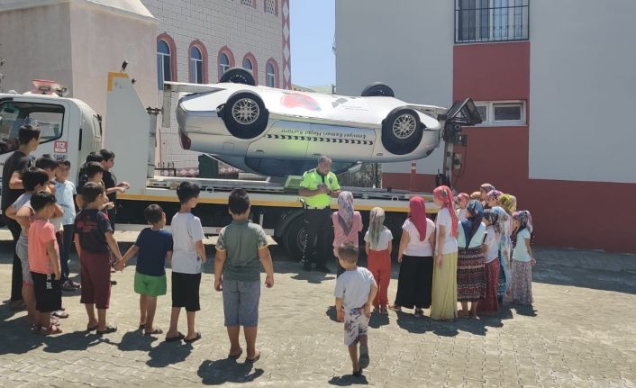 Simülasyon aracıyla emniyet kemeri eğitimi verildi