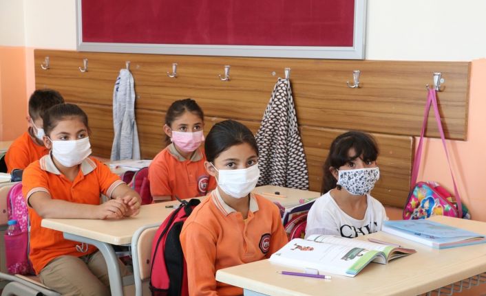 Sivas İl Milli Eğitim Müdürü Ergüven Aslan; “El ele vererek bu süreci yürüteceğiz”