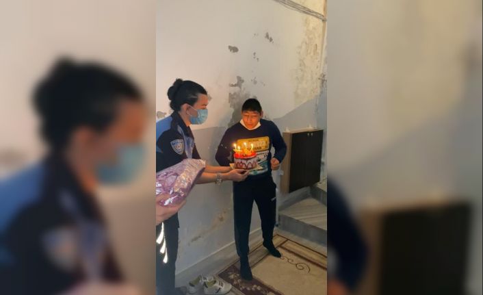 Sultanbeyli’de polisleri çok seven engelli gence polisten ziyaret