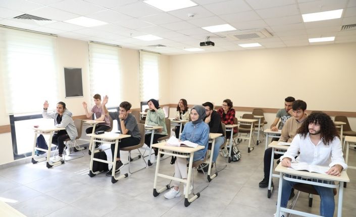 Sultangazi’de gelenek bozulmadı, YKS şampiyonları yine SEDA’dan çıktı