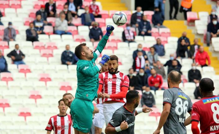 Süper Lig: DG Sivasspor: 1 - Fatih Karagümrük: 0 (İlk yarı)