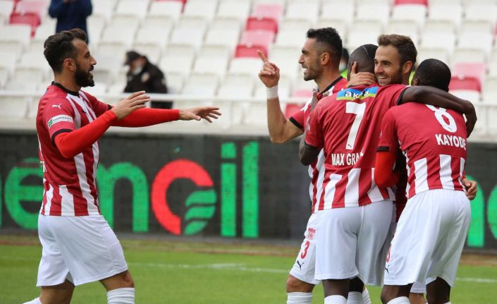 Süper Lig: D.G. Sivasspor: 4 - Fatih Karagümrük: 0 (Maç sonucu)