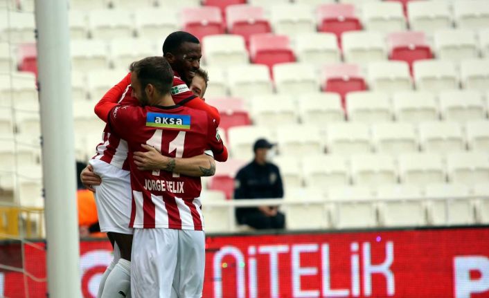 Süper Lig: Sivasspor: 1 - Fatih Karagümrük: 0 (Maç devam ediyor)