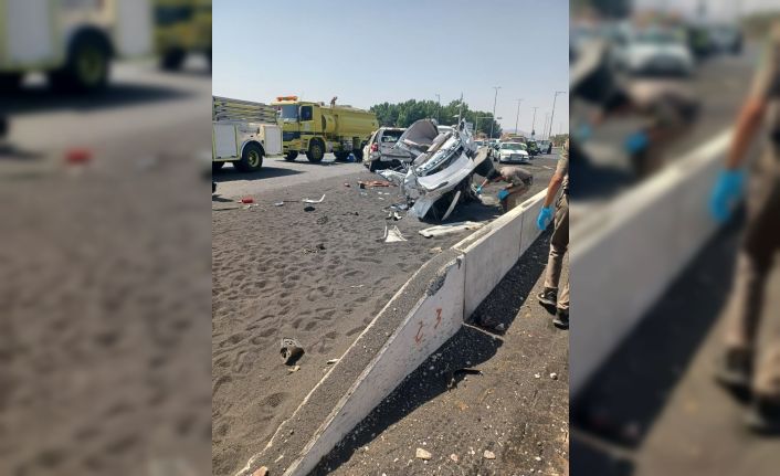 Suudi Arabistan’da tır kırmızı ışıkta bekleyen araçları biçti: 4 ölü, 5 yaralı