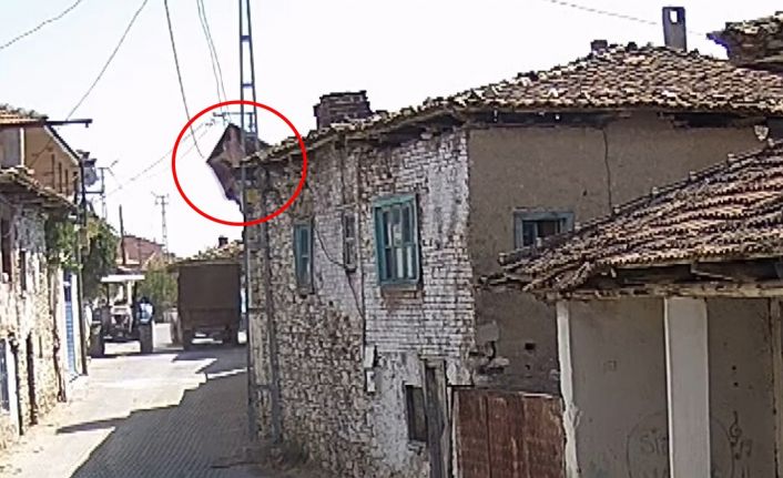 Tarhana sermek isterken 4 metreden beton zemine düşen yaşlı kadın hayatını kaybetti