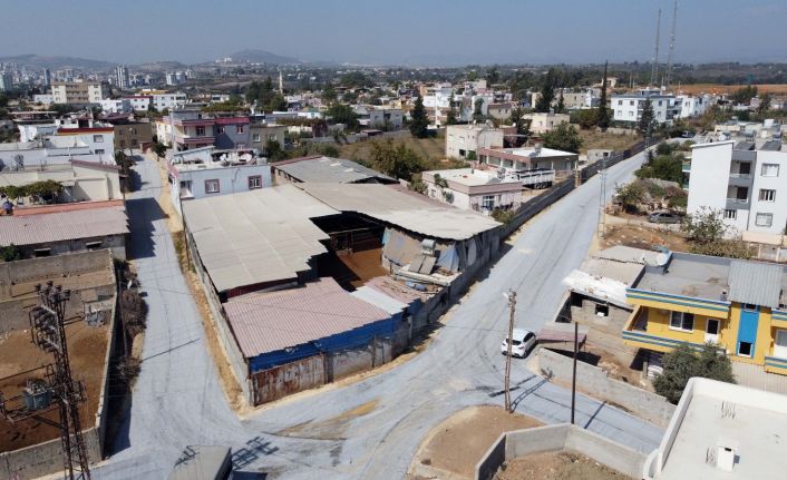 Tarsus’un dezavantajlı bölgelerinde asfalt atağı sürüyor