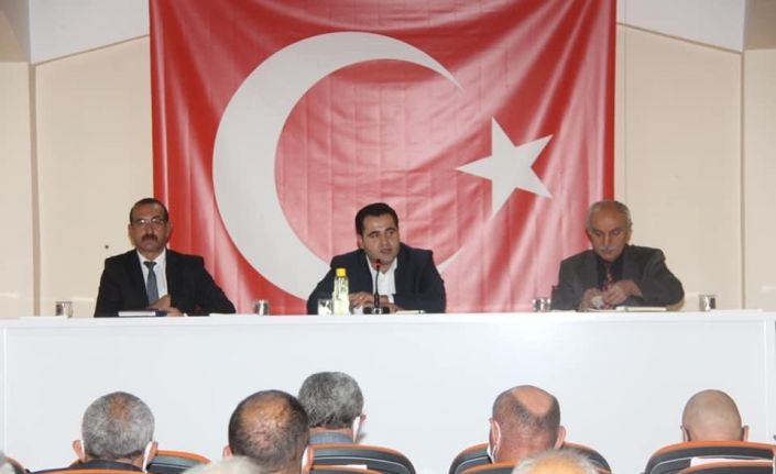 Taşova Kaymakamı Gökcecik, muhtarlarla bir araya geldi