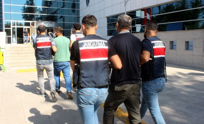 Terör örgütüne finans sağlayan 2 kişi tutuklandı