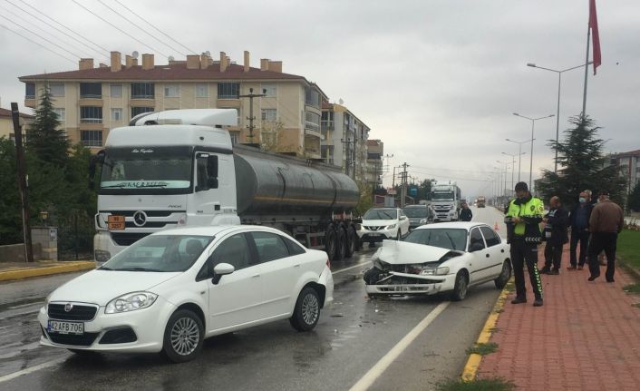 Trafik ışıklarında kaza: 2 yaralı