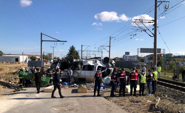 Trenin işçi servisine çarptığı kazada bilanço ağırlaşıyor: Ölü sayısı 6’ya yükseldi