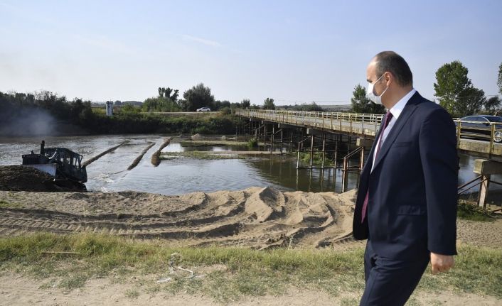 Tunca Nehrinde tavan kumu temizlenip, nehir yatağı genişletiliyor