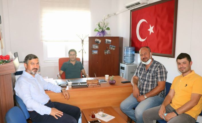 Uçak okulları ziyaret ediyor