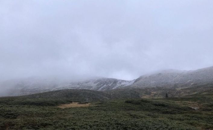 Uludağ’a kar yağdı