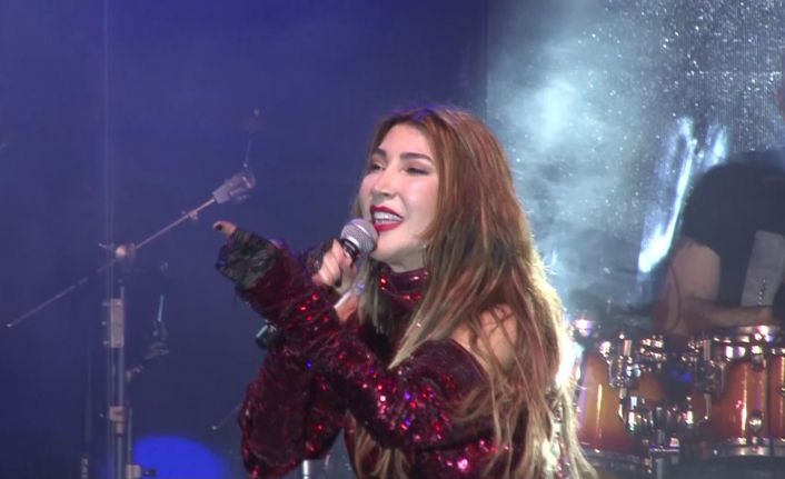 Ümraniye’de Yaz Festivali, Hande Yener ve Demet Akalın konserleri ile son buldu