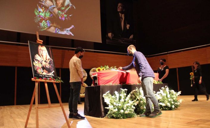 Ünlü oyuncuların hocası Hülya Nutku’ya ’günebakanlı’ veda