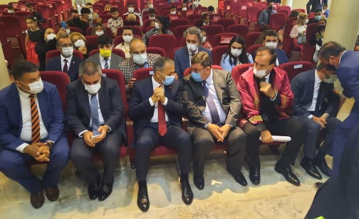 Vali Ali Yerlikaya Şişli’de resmi nikahını yapmamış 13 çiftin nikah törenine katıldı