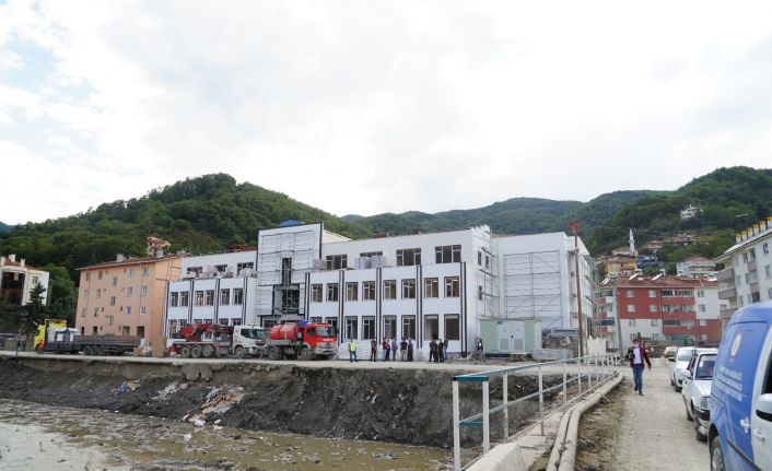 Vali Çakır: "Kastamonu Eğitim ve Araştırma Hastanesi’nde 99 kişi Covid-19’dan dolayı yatıyor, 17 kişi de entübe edildi"