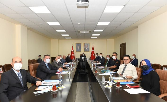 Vali Su: “Öğrencilerin barınma, ulaşım ve güvenlik konularında tüm tedbirler alındı”