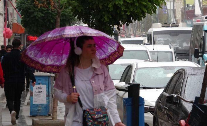 Vanlılar yağmura hazırlıksız yakalandı