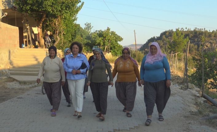 Vekil öğretmenlik yaptığı köye gelin geldi, iki dönemdir muhtarlık yapıyor