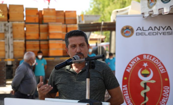 Yangında kovanları zarar gören 23 arıcıya ücretsiz 350 arı kovanı dağıtıldı