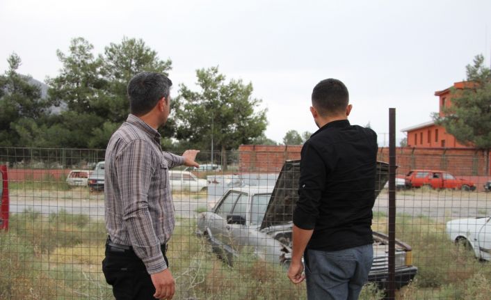 Yediemin kendisine emanet edilen araçları satıp borcunu ödedi