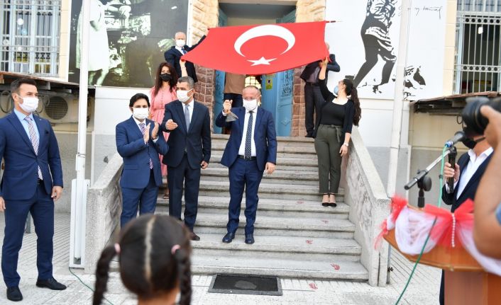 Yeni eğitim öğretim yılının ilk ders zilini Vali Ali Fuat Atik çaldı