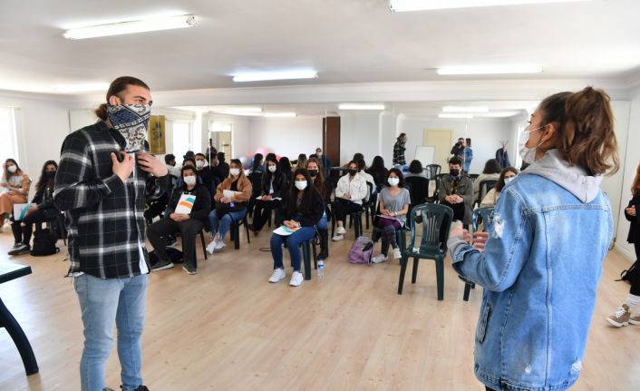 Yetişkinler için temel oyunculuk eğitimi başvuruları başlıyor