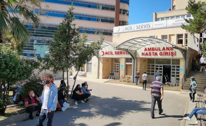 Yolun karşısına geçmeye çalışırken otomobilin çarptığı iki kadının otopsi işlemleri tamamlandı