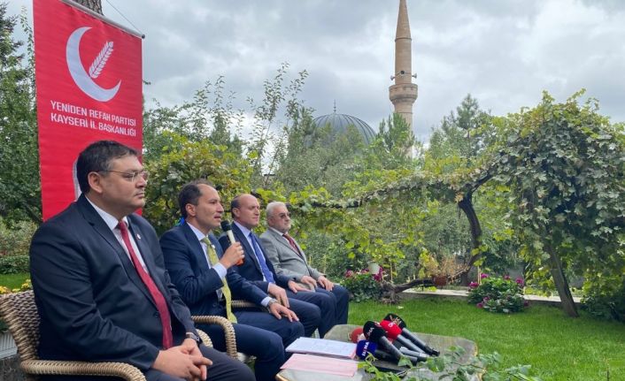 YRP Genel Başkanı Erbakan: "Aşıların kuyruklu, hayvan postuna sahip insanların doğumu gibi korkunç sonuçlara yol açabilmesi mümkün"